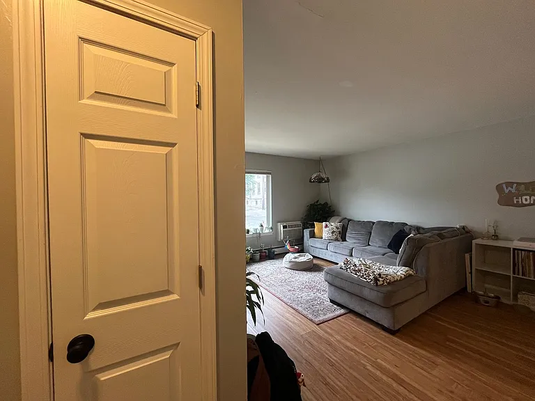 2705 N Oakland Ave — Photo 4