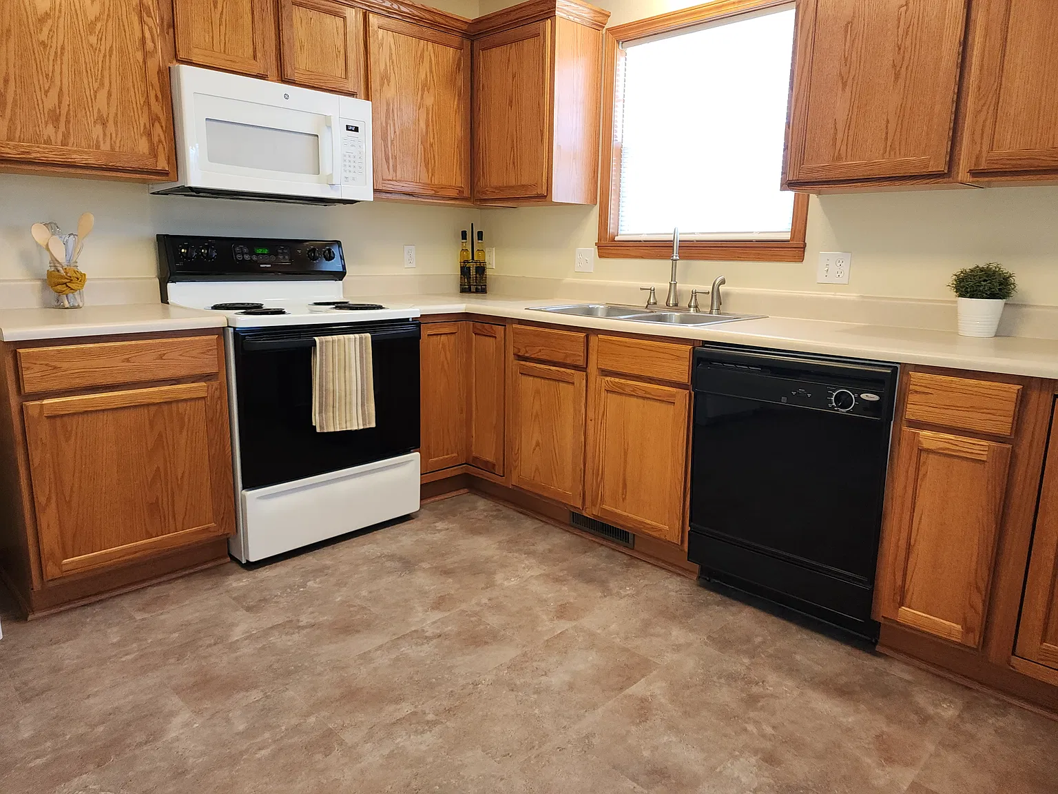3 bed, 1464 sqft, $1,550 — Photo 4
