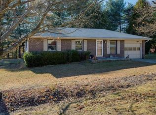 114 Willowbrook Rd, Hendersonville, NC 28792