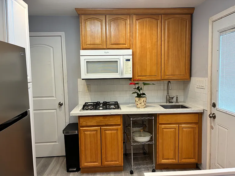 230 Cambridge Ave #230 — Photo 3