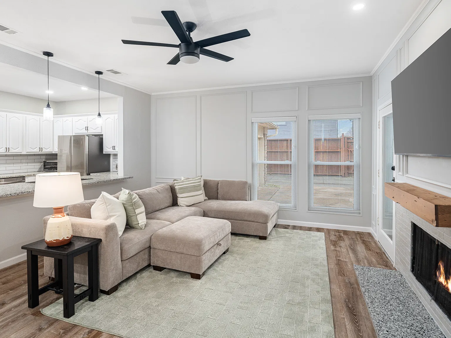 3 bed, 1723 sqft, $2,850 — Photo 2