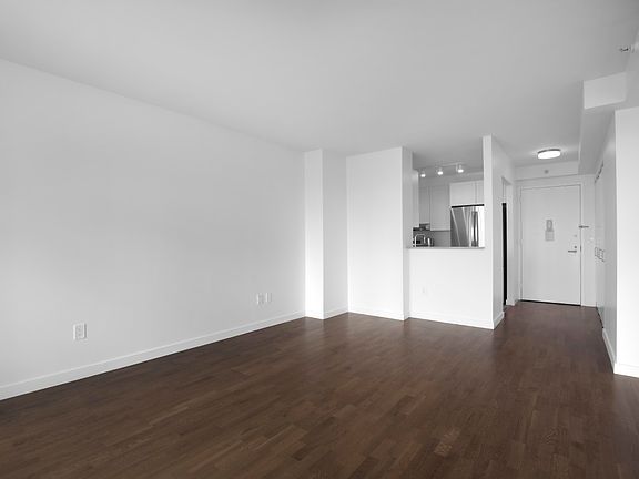 3rd image of 420 W 42nd St APT 27G