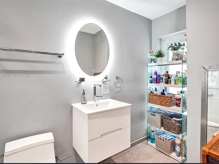 1001 NE 17th Ct — Photo 15
