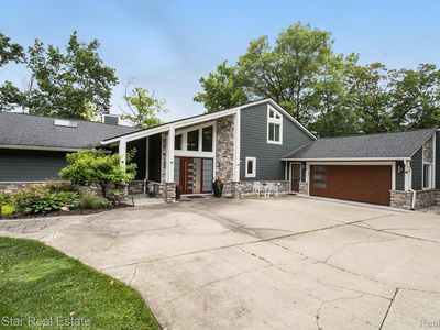 7025 Dandison Blvd, West Bloomfield, MI, 48324