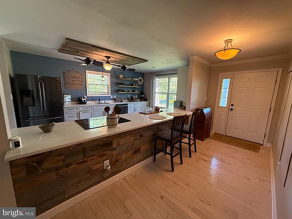3rd image of 1267 Delmont Rd