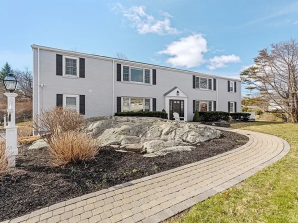 550 Jerusalem Rd APT 2, Cohasset, MA 02025