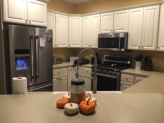 Kithcen and breakfast bar