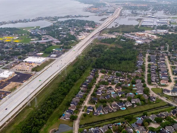 Nicholson St, Seabrook, TX 77586