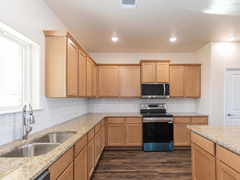 7602 Beck Dr — Photo 6