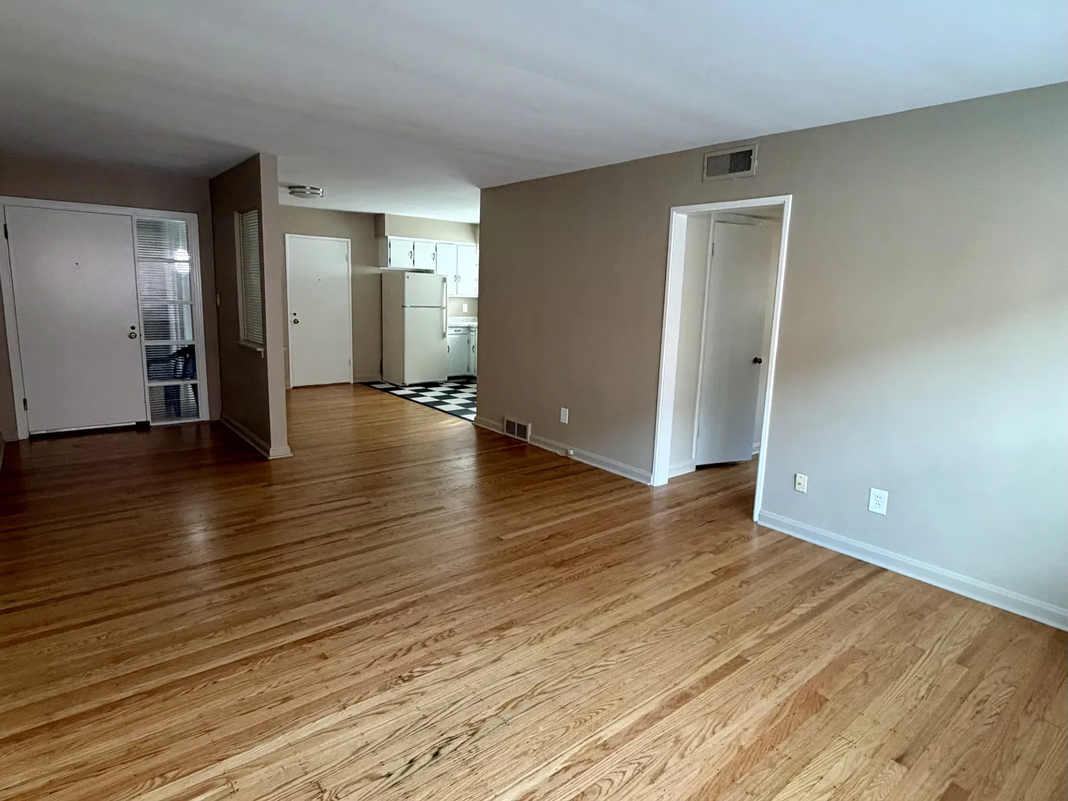 3814-3816 Nanz Ave — Photo 3