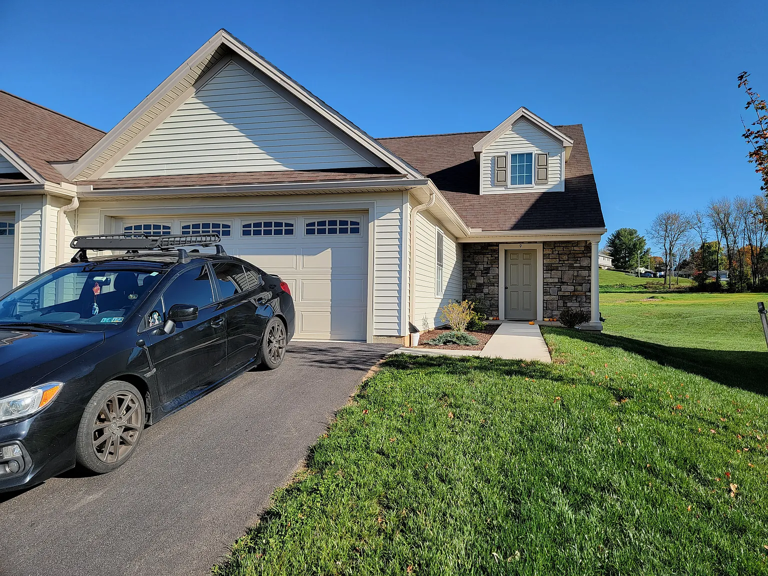 3 bed, 2.5 bath, 1689 sqft, $2,195 — Photo 1