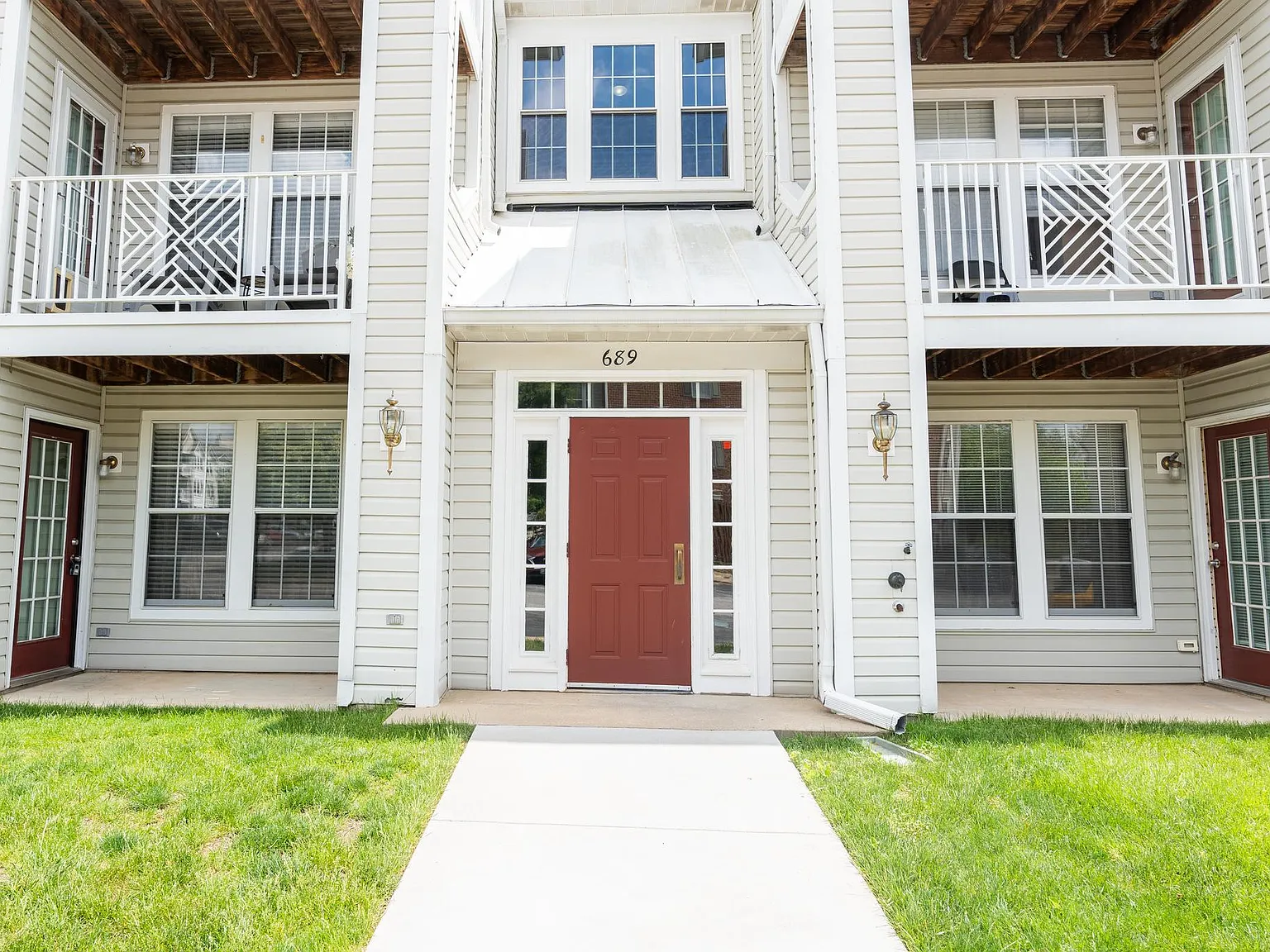 2 bed, 1012 sqft, $2,000 — Photo 1