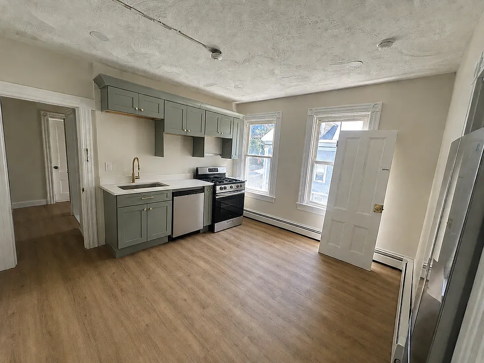 11 Dedford St #2L