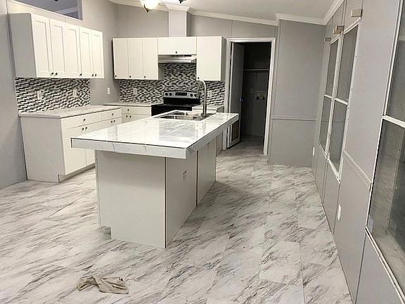5th image of 153 Langston Ln
