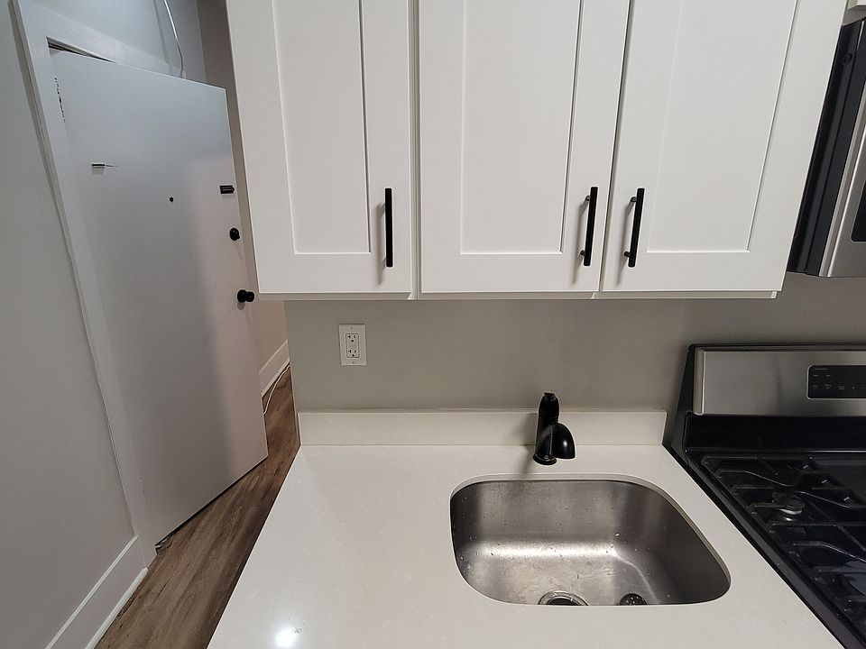 1st image of 192 Kensington Ave APT 204