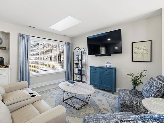 4th image of 10806 Stanton Way