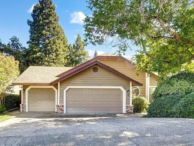 16 Somer Ridge Dr — Photo 1