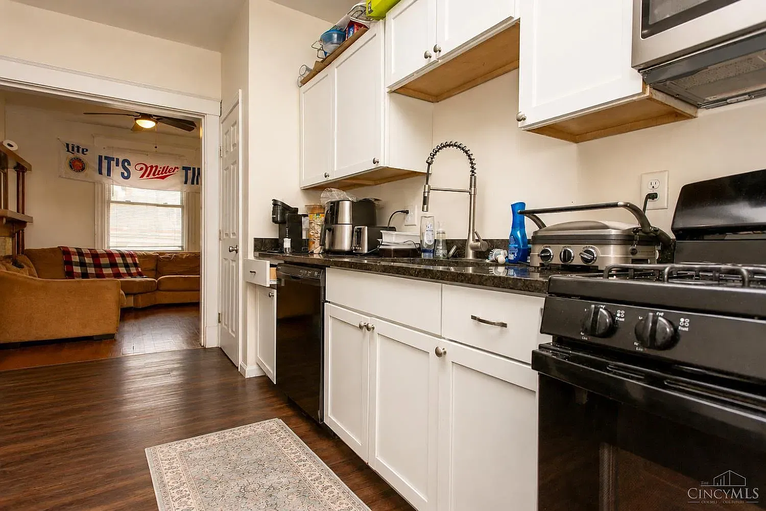 6 bed, 1380 sqft, $3,900 — Photo 4
