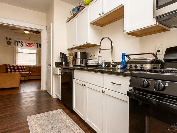 4th image of 400 Tillotson St