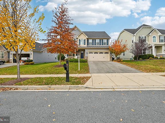 4th image of 1211 Long Farm Ln
