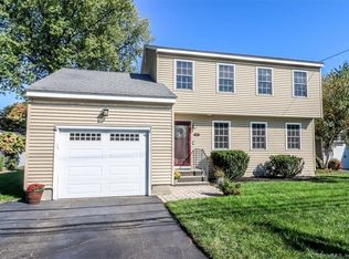 445 S Pine Creek Rd, Fairfield, CT 06824