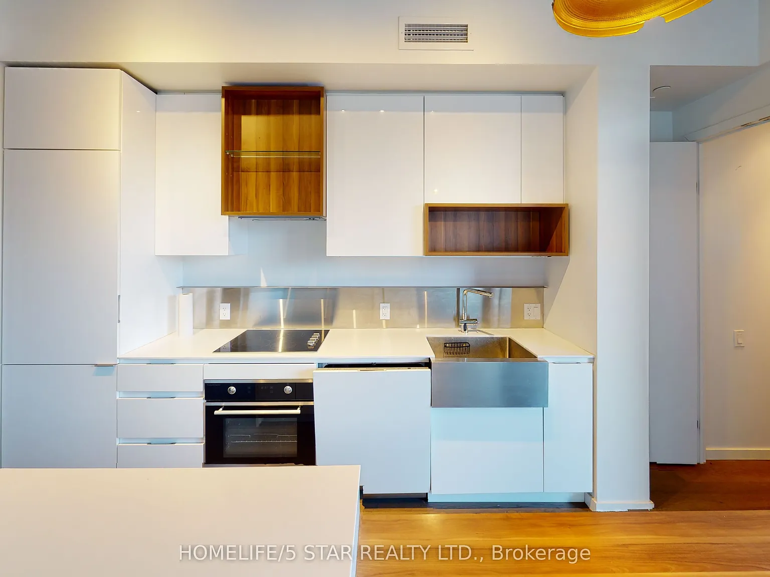 383 Sorauren Ave — Photo 4