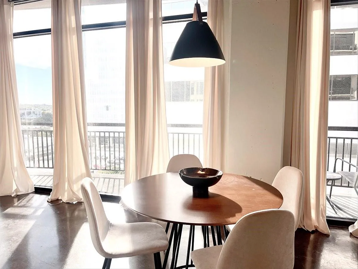 1 bed, 1.0 bath, 930 sqft, $3,300 — Photo 2