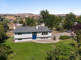 512 Taylor Rd, Selah, WA 98942