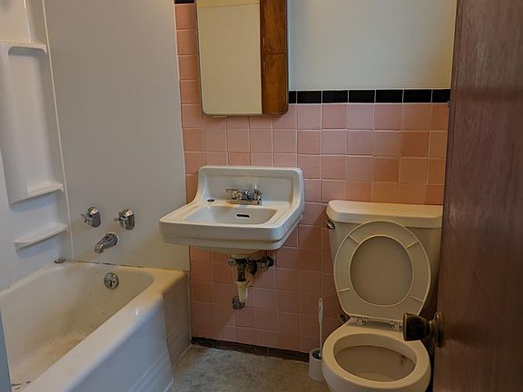 5th image of 6033 California Ave SW APT 3
