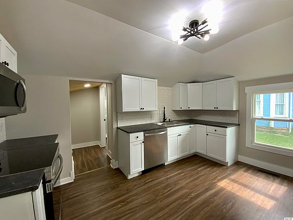 5th image of 113 1/2 E Hamtramck St