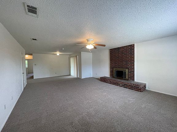 2nd image of 4505 Lago Cir