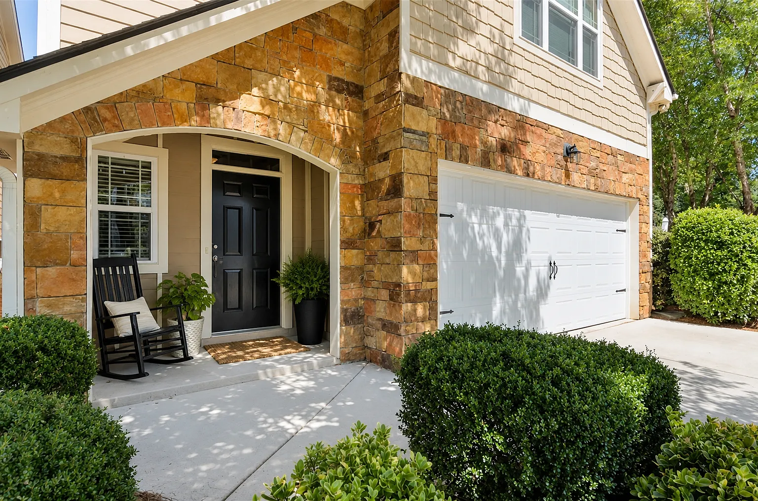20 Oakmont Dr — Photo 1