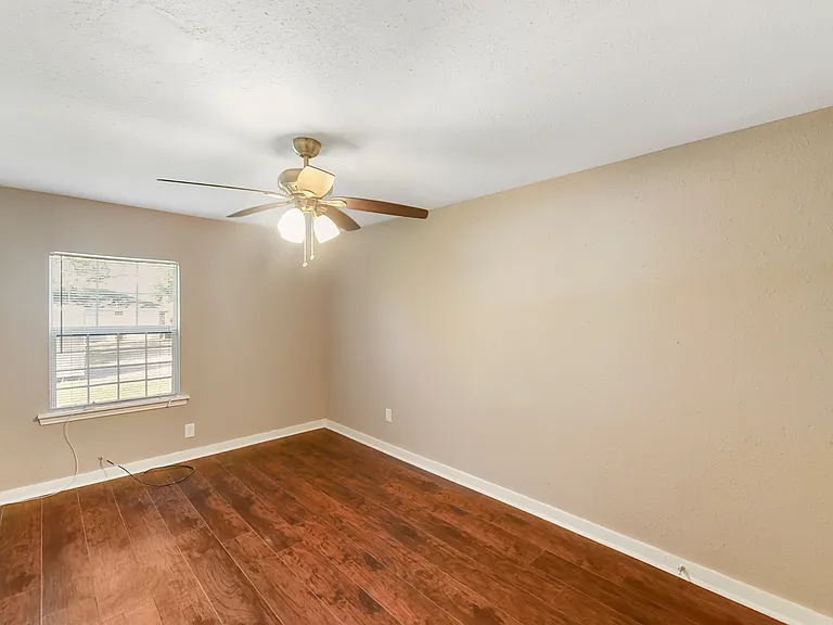 1029 Sycamore St — Photo 5
