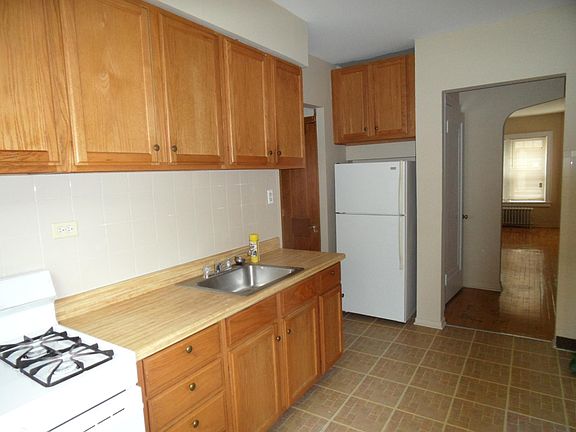 3rd image of 6709 N Greenview Ave