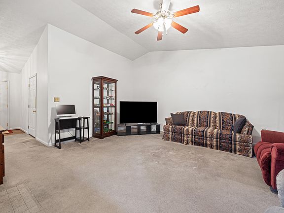 5th image of 257 Holly Ln