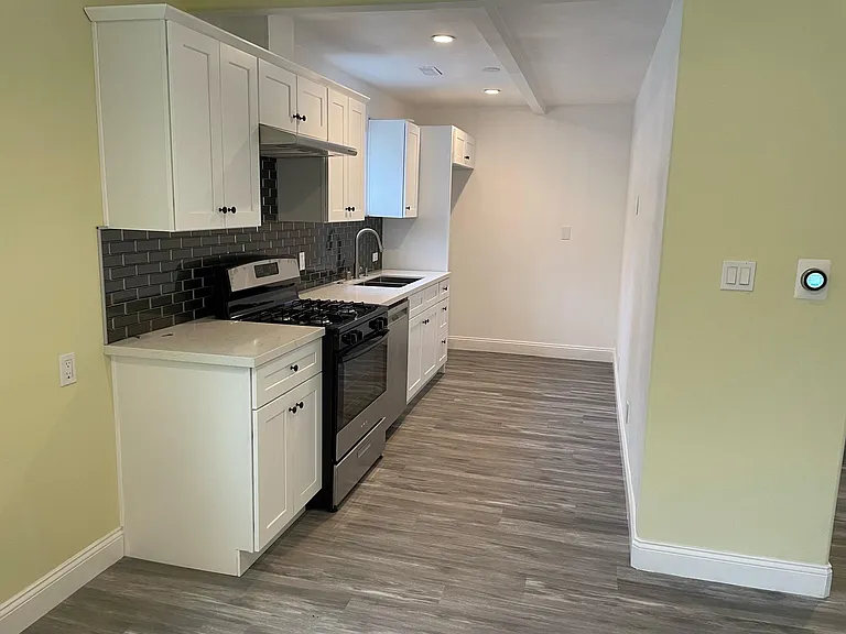 7518 Kyle St — Photo 3