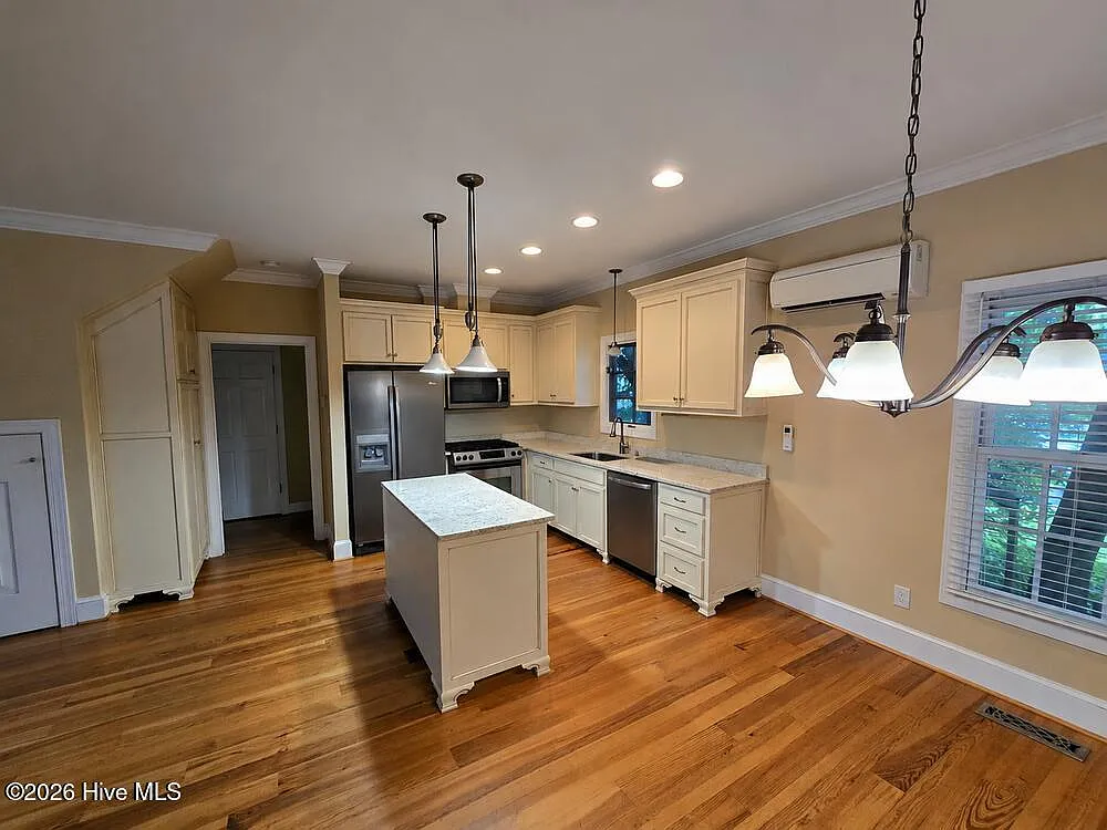 2 bed, 2.0 bath, 1848 sqft, $2,400 — Photo 3