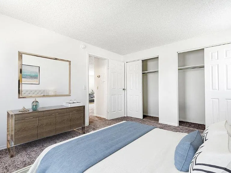 Glenbrook Manor Apartment Homes — Photo 8