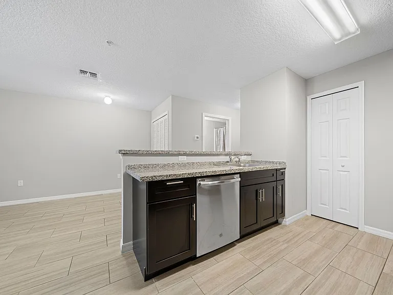 Mercury Cove Apartments — Photo 13
