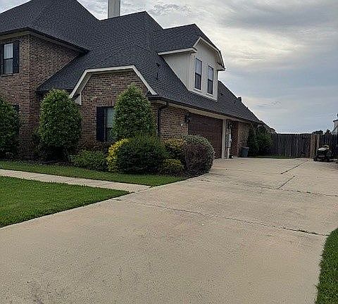 3rd image of 258 Donna Ln