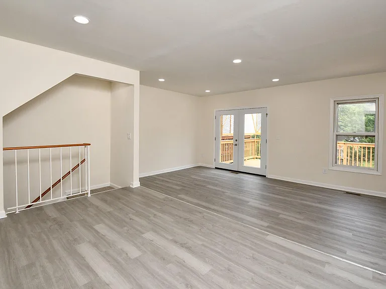 10709 Gideon Ct — Photo 9