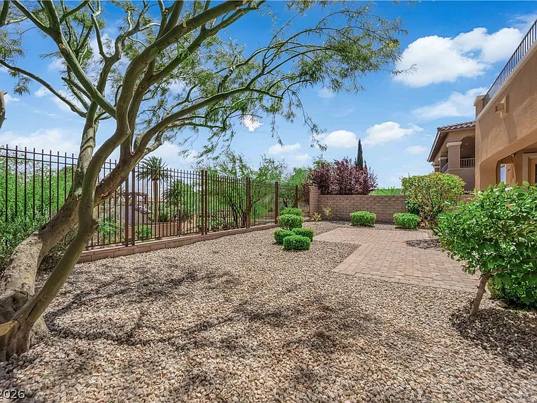 608 Highland Bluff Way — Photo 47
