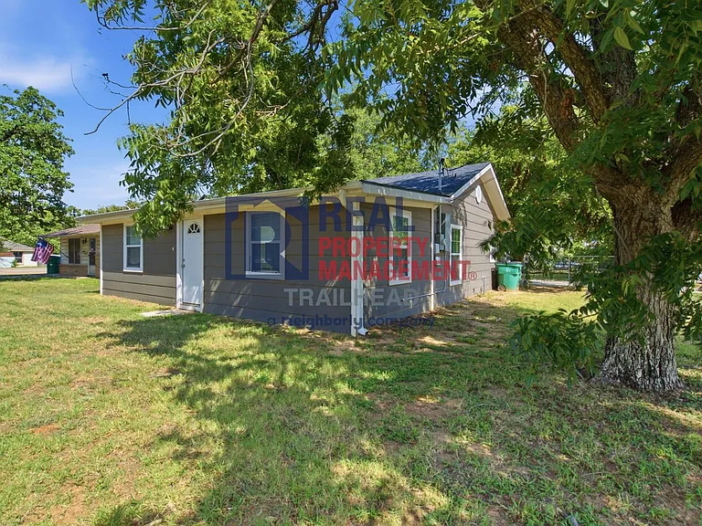 1590 W Long St — Photo 3