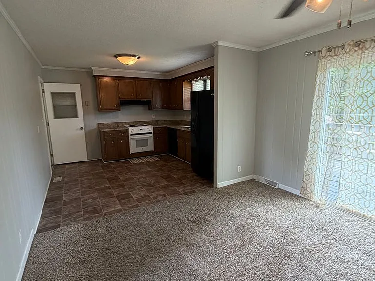 160 E Regent Dr — Photo 5