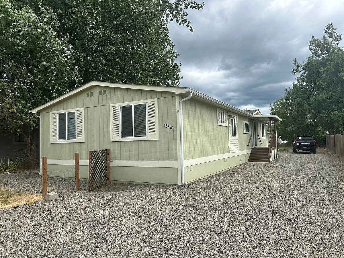 Building Photo - 38830 Mathews Dr
