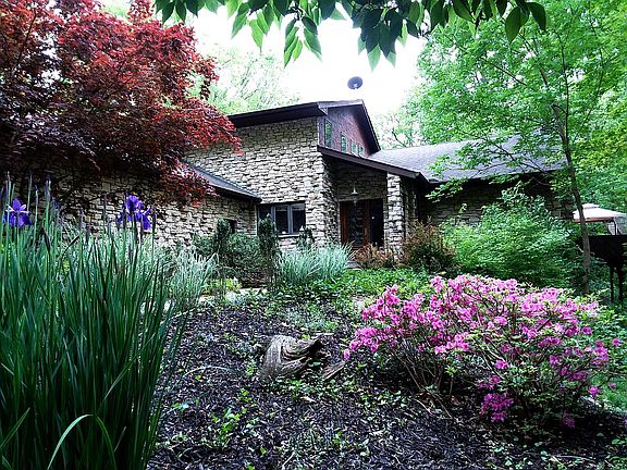 3rd image of 8 Crooked Creek Ln