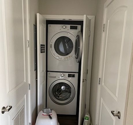 5th image of 611 W Elm St #10790029