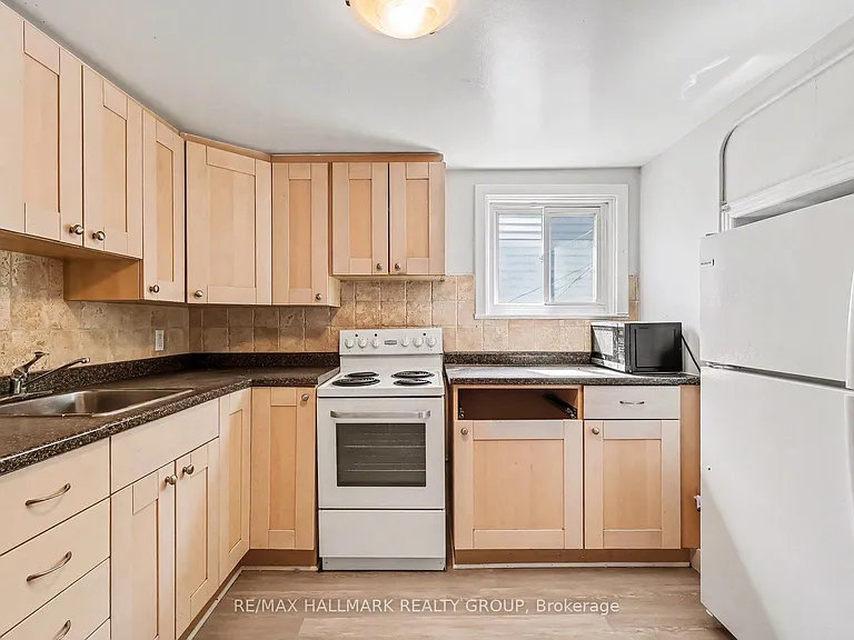 64 Cobourg St #2 — Photo 8