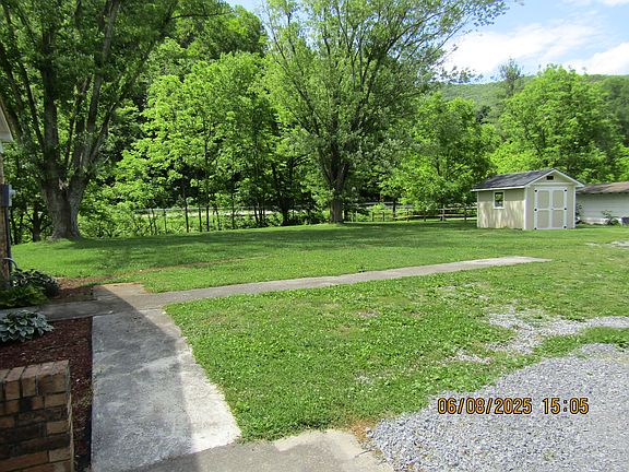 3rd image of 188 Squire Dr