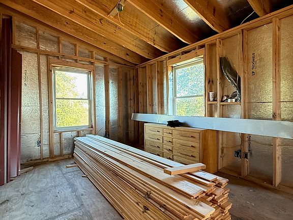 5th image of 1633 Kay Ln